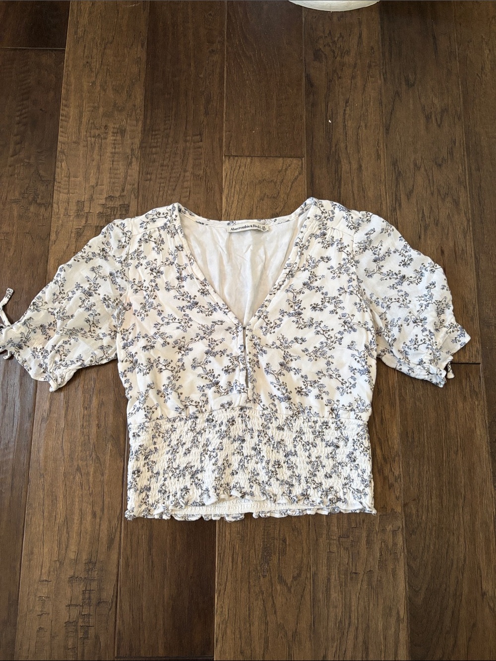 Abercrombie & Fitch Women’s White & Blue Floral Print Top Size XS EUC